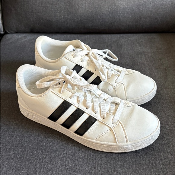 Adidas Women’s Classic White Leather Sneakers with Black Stripes Size 8 - Picture 2 of 9